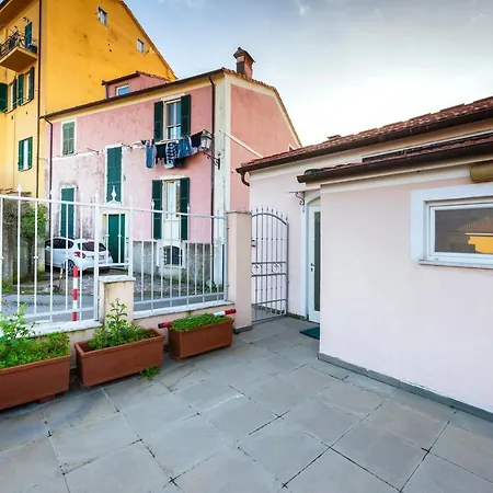 Garden Holiday - Parking And Wifi Lerici